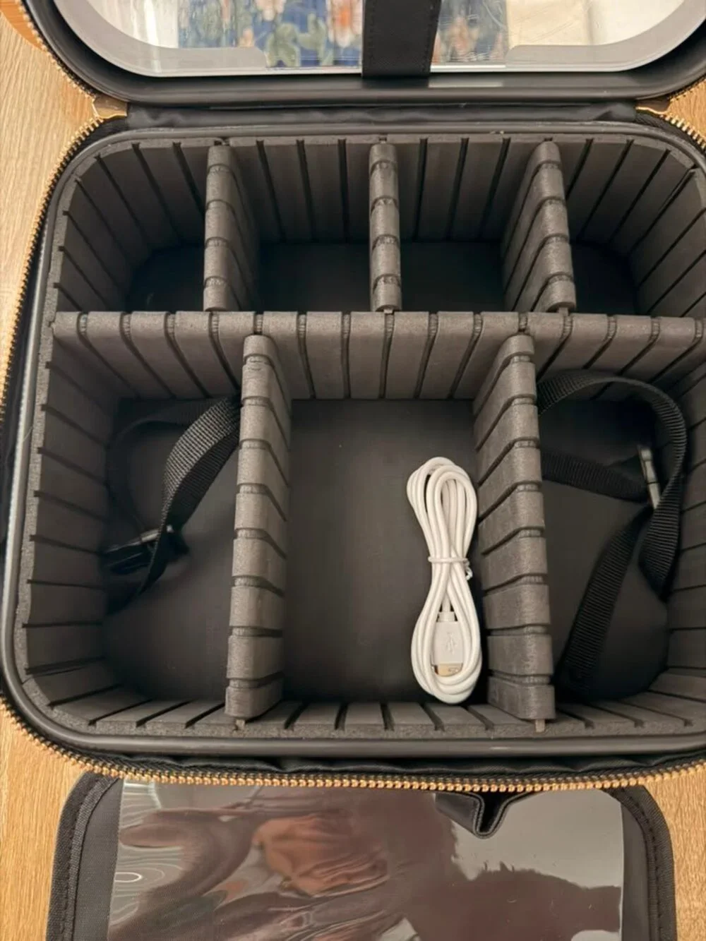LED Lighted Makeup Train Case Travel Cosmetic Organizer Black USB Rechargeable
